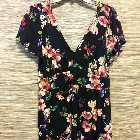 🔥 Floral Sass Alert! Black Xhilaration Mini XXL - Picture 1 of 12